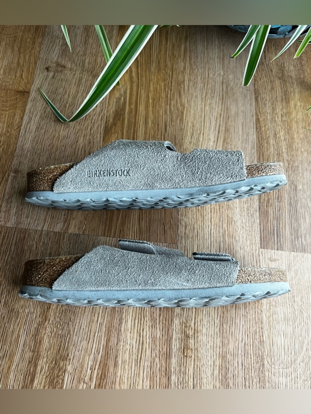 BIRKENSTOCK Arizona Soft Footbed Sandals in Taupe
• Size 38 - Picture 3 of 7